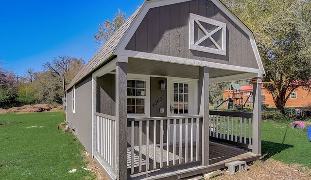 Your cozy farm retreat. Nature + chickens: happy!
