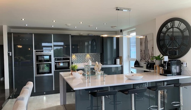 Luxury Derby Penthouse self catering apartment with roof terrace and hot tub