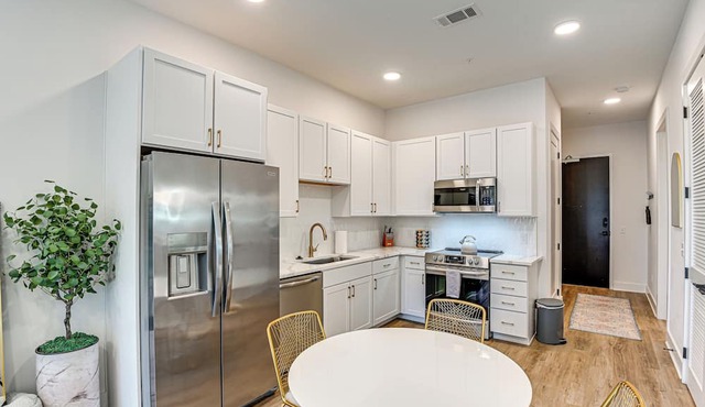 Modern Condo 2 Mi to Broadway & Downtown Nashville
