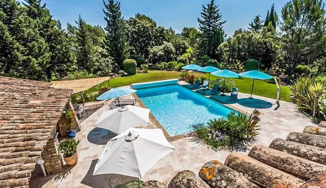 Homerez - Spacious House in Taradeau with Shared Pool