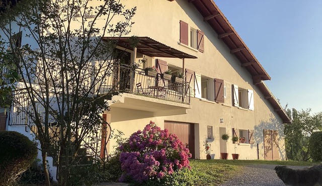 Grand Appartement de Standing, au 1er Étage D'une Maison Basque Avec Piscine