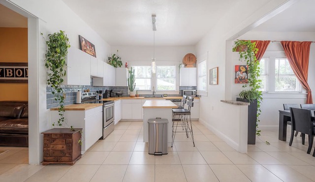 1913 Historic Ybor Bungalow Retreat of your dreams!