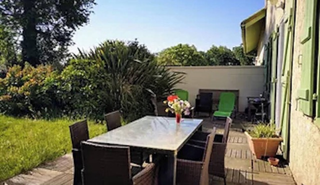 Homerez - Spacious House in Saubrigues with Garden and Barbecue