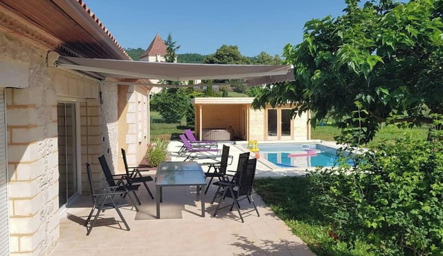 Homerez - Charming Villa in Prayssac with Private Pool
