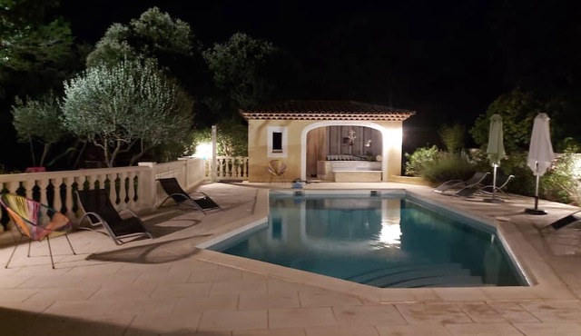 La Maison du Bonheur, les Cigales Avec Piscine Entre Nimes et Uzes
