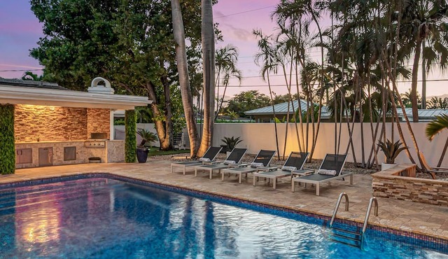 Private Neighborhood Heated Pool Walk To Beach Lush Surroundings Harbor Key