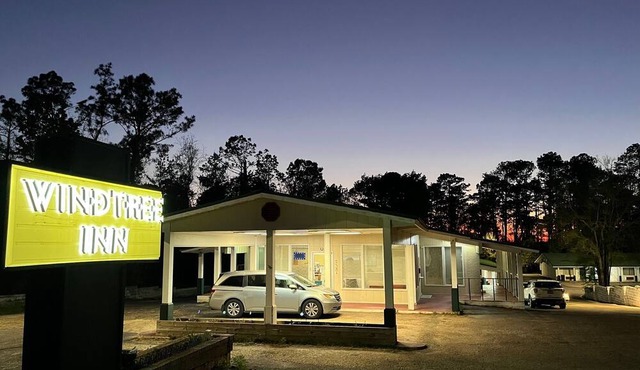 Quiet Lodge, with FREE WIFI and FREE BREAKFAST. Pet friendly!