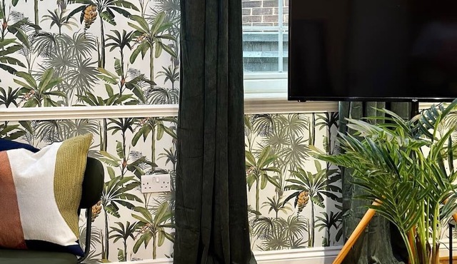 Stylish House in Kent with Wi-Fi&Parking Sleeps 8