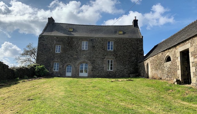 Manoir 16 ème Siècle Rénové, 6 Couchages Terrain de Tennis et Étang Privatif