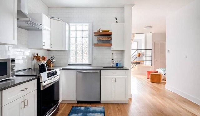 Ainslie Manor by Rove Travel | 6BR TH w/Backyard