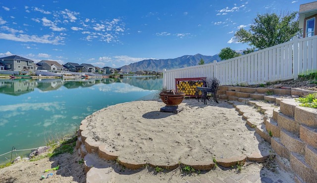 Lakefront Utah Home w/Private Beach, Dock & Canoe