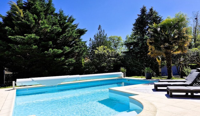 Maison Proche Lyon. 4 Chambres, Piscine, Baby Foot, Trampoline