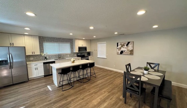 Lovely Charming Home 4 bdrm