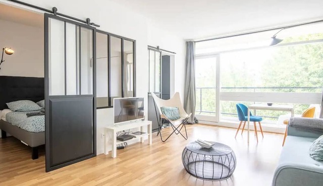 Standing apartment lift balcony garden view