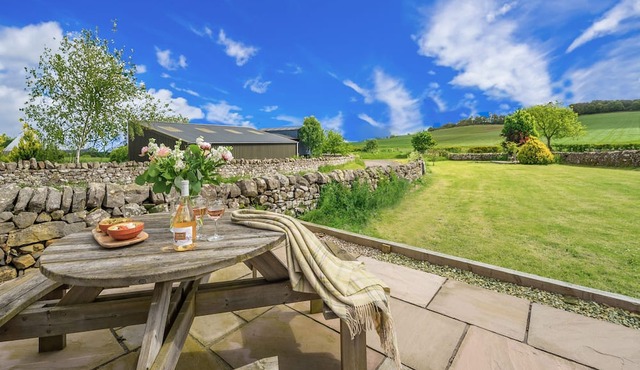 Rosemary Cottage - a cottage that sleeps 8 guests in 4 bedrooms