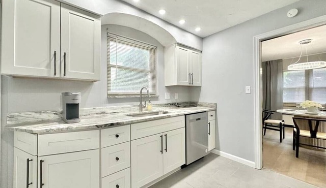 Luxe Mt. Lebanon Home | Central | Free Parking