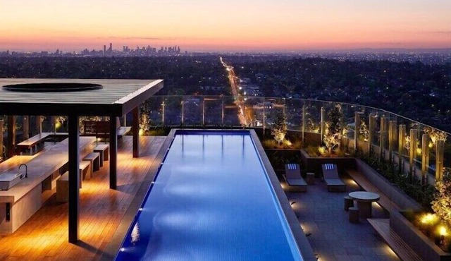 This apartment is a 2 bedroom(s), 1 bathrooms, located in Box Hill South, VIC.