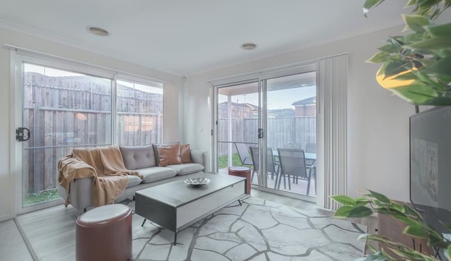 This house is a 3 bedroom(s), 2 bathrooms, located in Truganina, VIC.