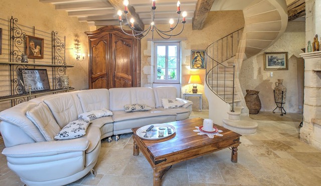 Cottage 'Moulin De Villeverneix' with Private Garden, Wi-Fi and Air Conditioning