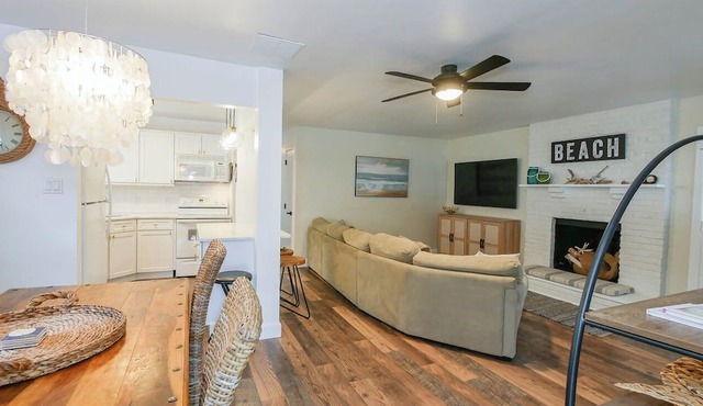 3 bedroom condo with a short walk to the beach and the boardwalk