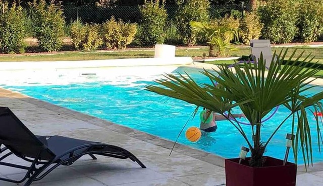 Homerez - House for 7 ppl. with swimming-pool and terrace at Mareuil-sur-Cher