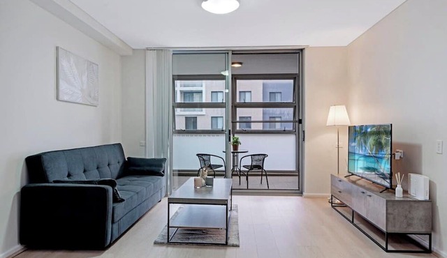 Modern 3-Bedroom in Parramatta