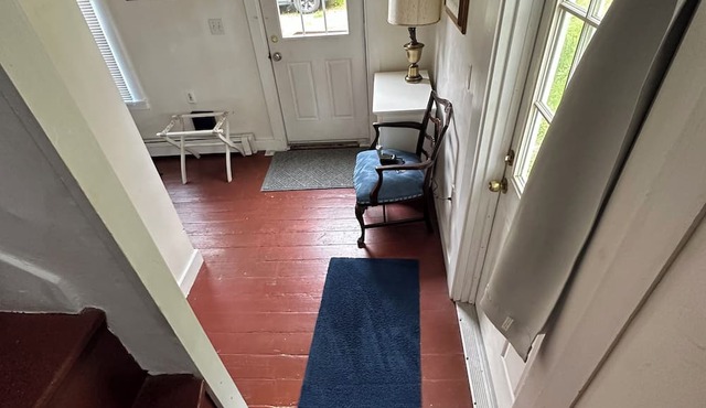 Guest Room w/Bath & Private Entrance - Best Value in Town