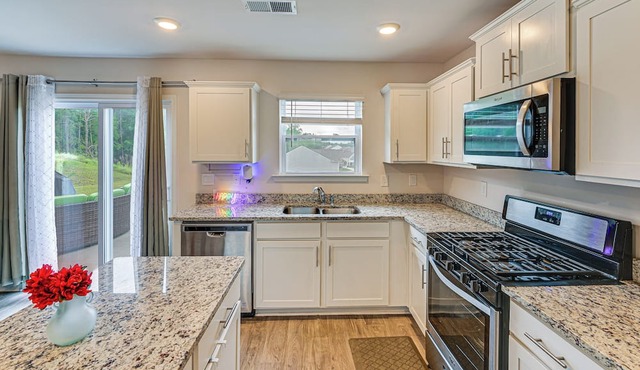 Greenville Area Getaway w/ Patio & Backyard!