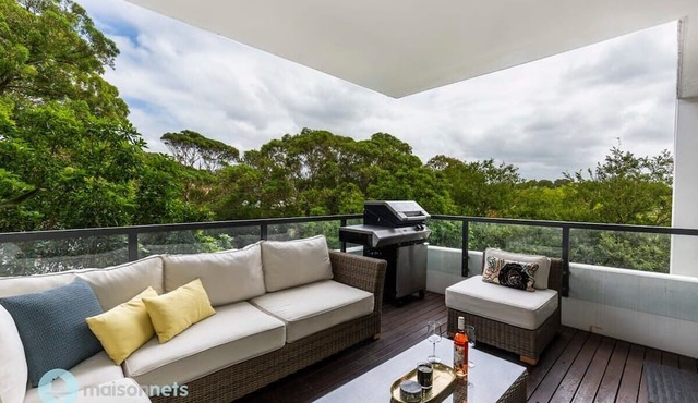 1 Bed Apt, AirCon & Large Balcony with BBQ