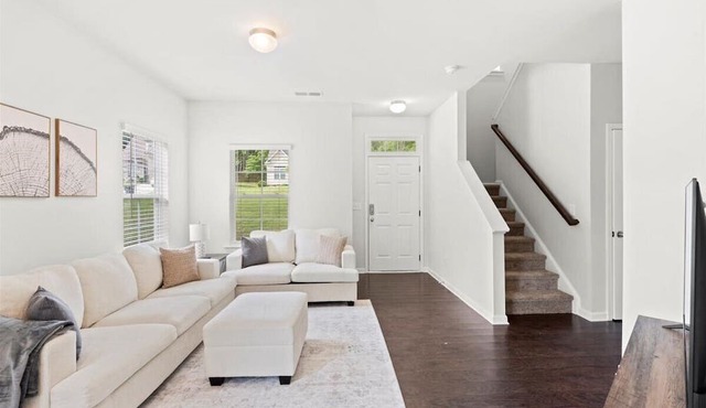 Pet Friendly 4 Bedroom in Salisbury!