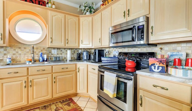 Waterfront Vacation Rental: 9 Mi to Dauphin Island