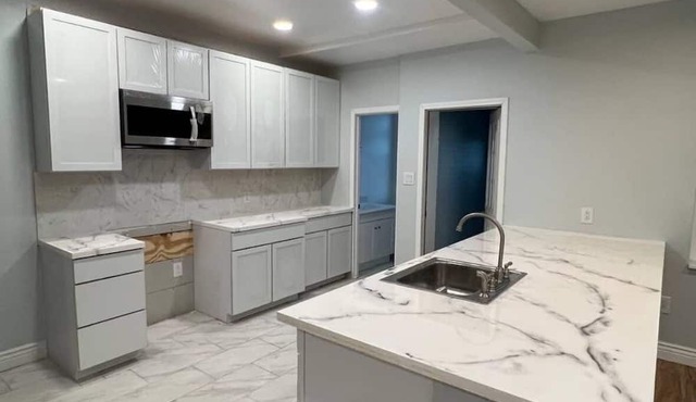 Kennywood park, Waterfront market palace, restraurants 10 min, quiet place