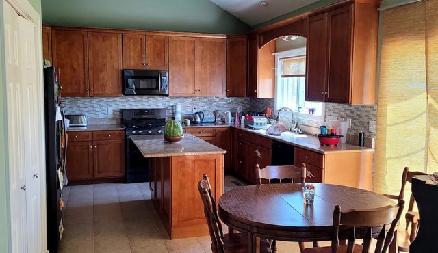 2 story home on the outskirts of Hartford minutes from Women's US Open.