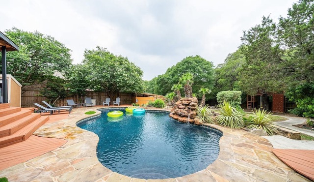 Spacious 4BR Villa w/ Private Pool, Near Six Flags