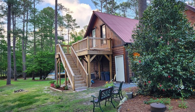 Log cabin on 35 acres with hot tub and pool available for the 2024 US Open.