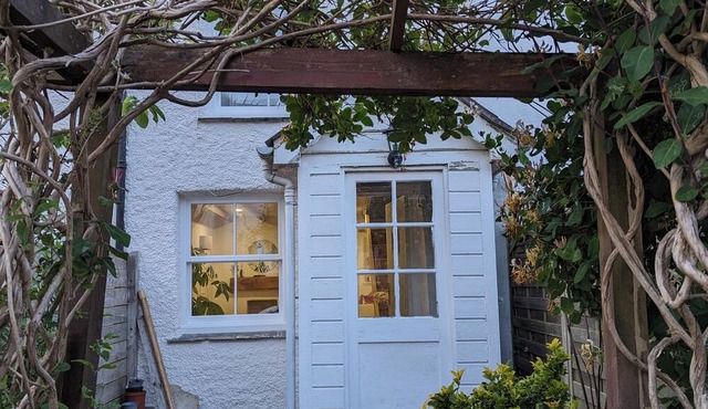 Cosy, quiet, city centre cottage