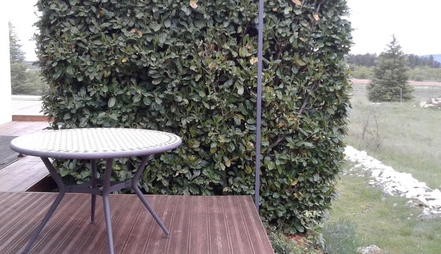 Gite Spacieux 4 Personnes, Vaucluse. Acces Privatisé à une Piscine Interieure