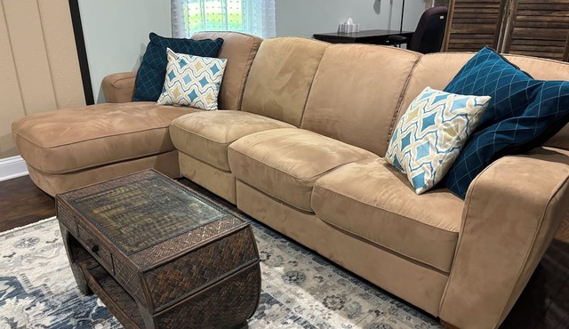 Cool Walkout Basement. Great for work! Close to SoccerPlex!