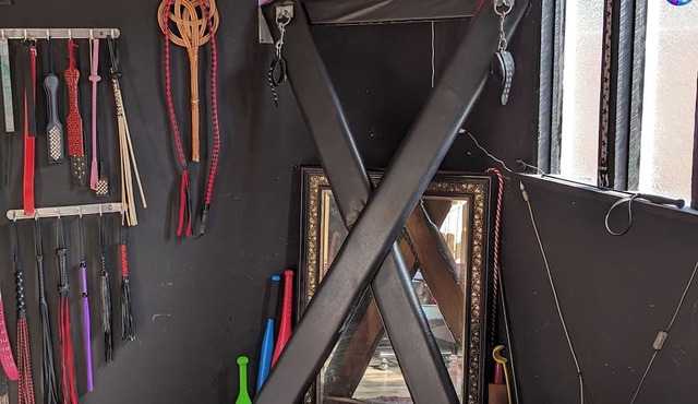 UNIQUE DUNGEON RETREAT - Experience your own 50 Shades of Gray Kink Adventure 😈