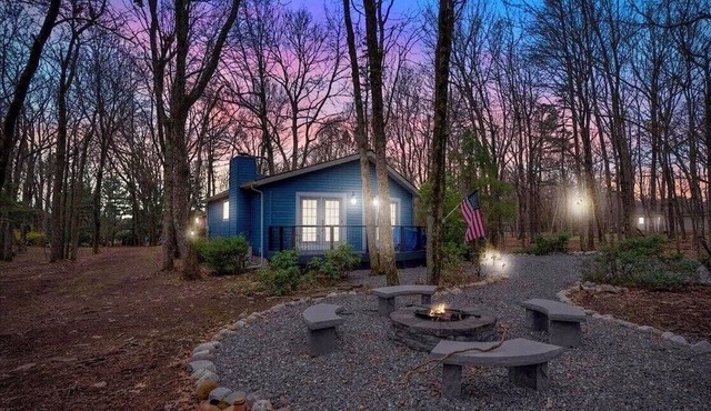 Escape to the serene Bear Creek Lakes in this meticulously maintained chalet