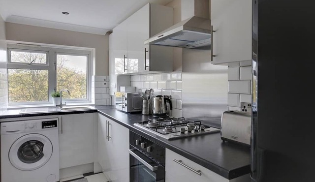 Sleek and Modern 1-Bed Apartment in Harlow