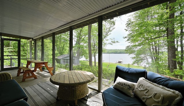 Well-appointed and comfortable retreat on Silver Lake - 2 hour drive to Minneapolis