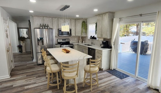 Hideaway at Colonial Beach You can relax quiet hood just 5 Minutes to the Beach.