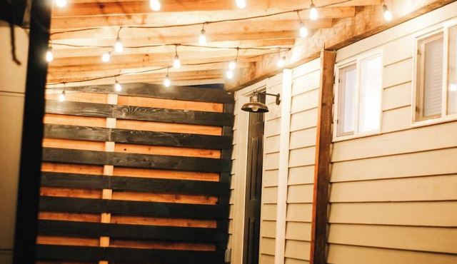 Modern tiny home in Ferndale. Pet-friendly!