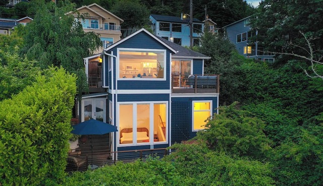 Your Perfect Alki Beach Escape Awaits!