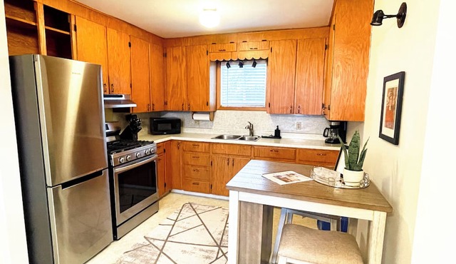 Remodelled Apartment w/water view, close to great hiking trails & Cavendish