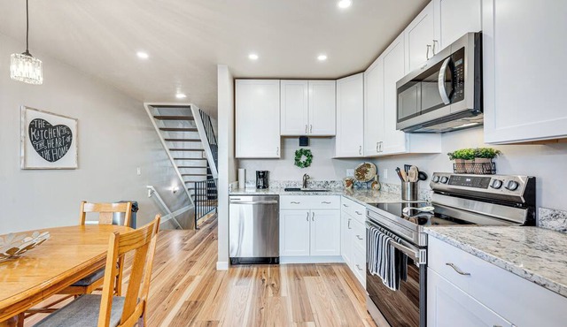 Spacious Westminister Townhome: 15 Mi to Denver!