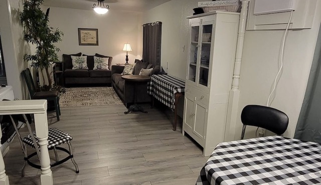 Pickens Place Cheerful, Cozy Cottage
