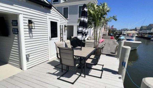Waterfront Beach Cottage in Lavallette