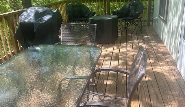 A Cozy cabin only mins to Clarksville tn
